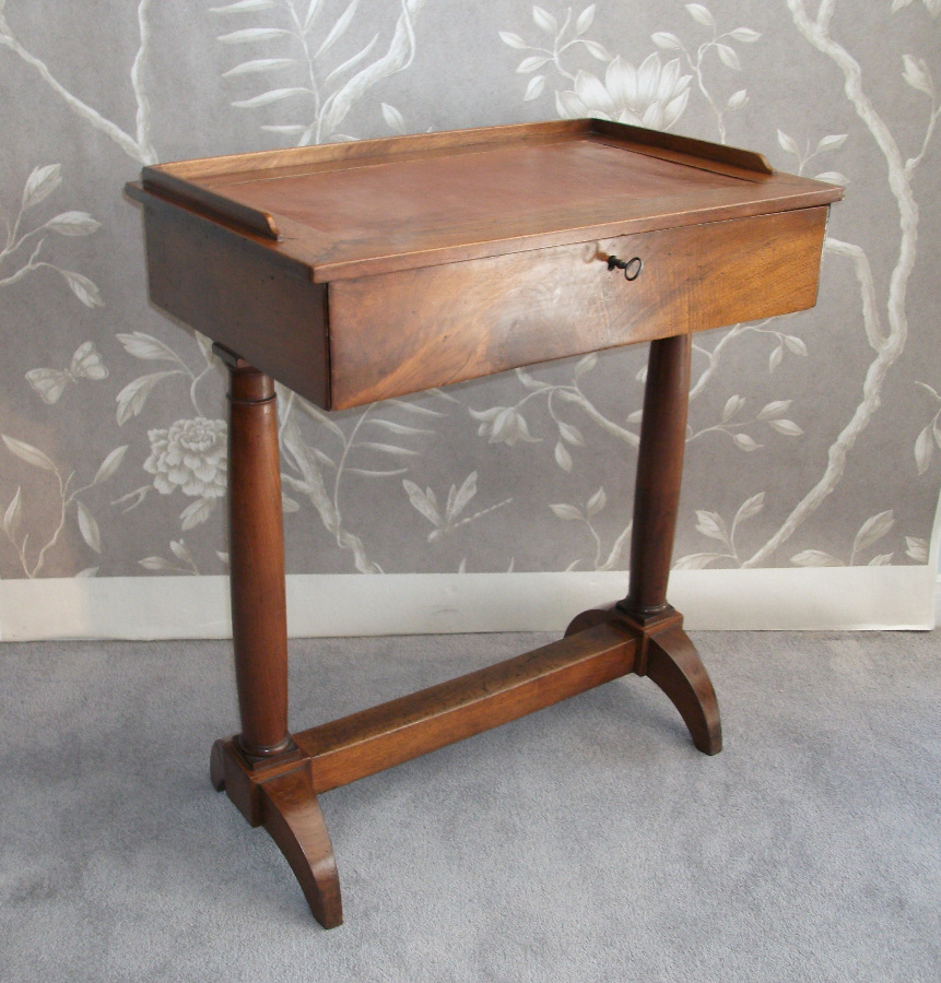 Italian small writing table